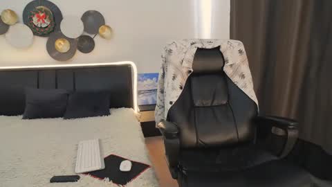 ask me online show from 01/05/25, 09:48