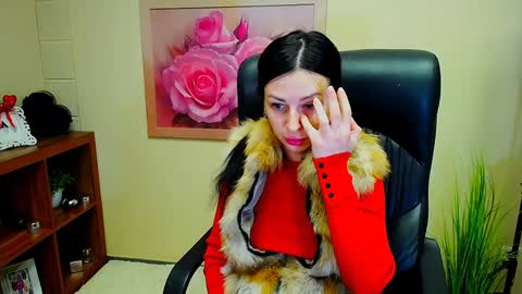 Luisa online show from 12/19/24, 09:29