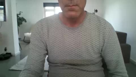 Snapshot of times20 chatting on 04/03/26, 12:25 times20 online show from 04/03/26, 12:25