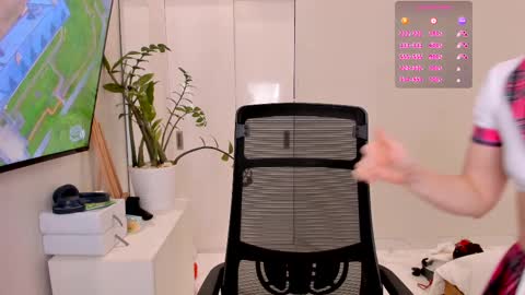 Snapshot of timissi chatting on 02/23/25, 04:17 Timis but I prefer you whisper to my ear my girl online show from 02/23/25, 04:17