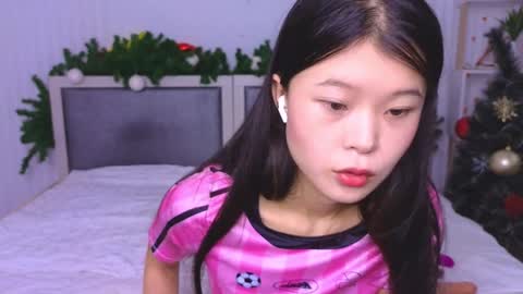 tina__kim online show from 12/21/24, 04:52