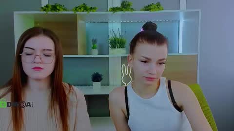 Snapshot of tina_golden1 chatting on 03/13/26, 06:42 tina_golden1 online show from 03/13/26, 06:42