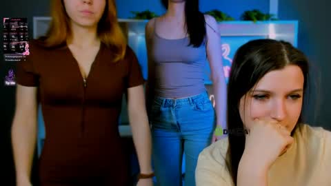 Snapshot of tina_golden1 chatting on 03/27/26, 03:56 tina_golden1 online show from 03/27/26, 03:56