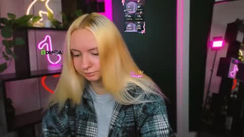 Snapshot of tina_golden1 chatting on 04/01/26, 06:38 tina_golden1 online show from 04/01/26, 06:38