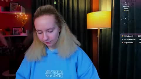 Snapshot of tina_golden1 chatting on 04/21/26, 01:42 tina_golden1 online show from 04/21/26, 01:42