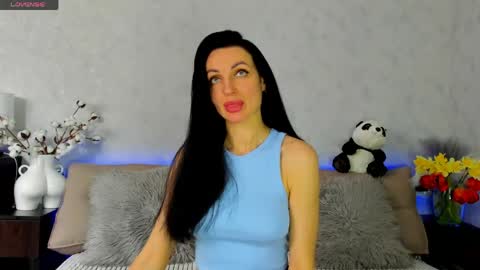 Snapshot of tina_mart chatting on 04/19/26, 10:47 Tina online show from 04/19/26, 10:47