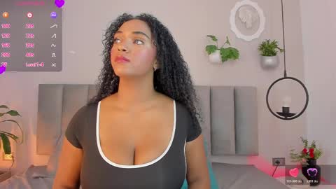Snapshot of tinacurly chatting on 04/07/26, 11:43 Tina online show from 04/07/26, 11:43