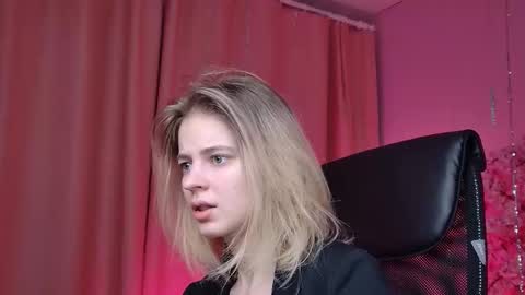 Snapshot of tinadavil chatting on 02/10/26, 01:15 Tina Davil online show from 02/10/26, 01:15