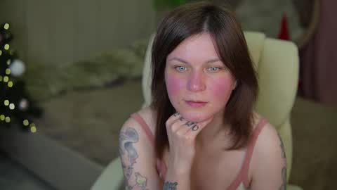 Snapshot of tinamelt chatting on 12/13/25, 08:36 TinaMelt online show from 12/13/25, 08:36