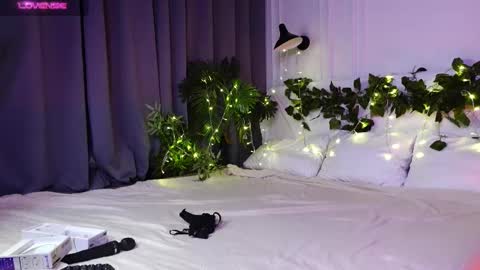 tinasiner online show from 02/28/25, 06:41