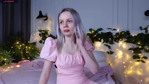 tinasiner online show from 03/11/25, 02:18