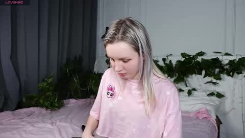 tinasiner online show from 03/12/25, 05:38