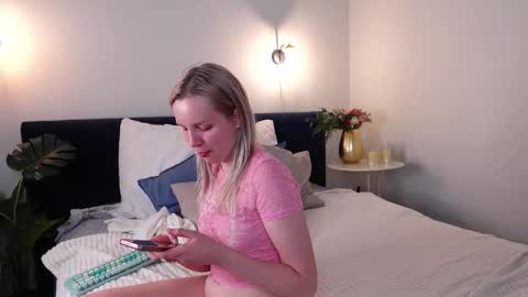 tinasiner online show from 10/07/25, 03:42