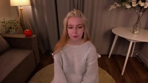 Snapshot of tinastevenson chatting on 10/29/25, 09:49 Annie online show from 10/29/25, 09:49