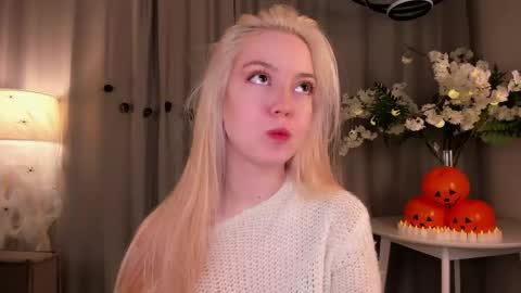 Snapshot of tinastevenson chatting on 10/31/25, 10:33 Annie online show from 10/31/25, 10:33