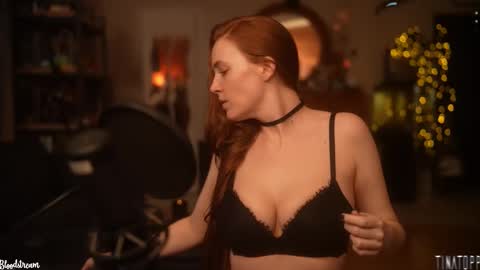 Snapshot of tinatopp chatting on 03/31/26, 02:13 Tina - online show from 03/31/26, 02:13