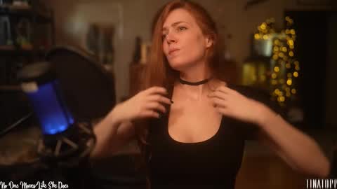 Snapshot of tinatopp chatting on 03/31/26, 03:23 Tina - online show from 03/31/26, 03:23