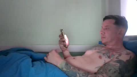 Snapshot of tinizzle86 chatting on 04/20/26, 01:14 tinizzle86 online show from 04/20/26, 01:14