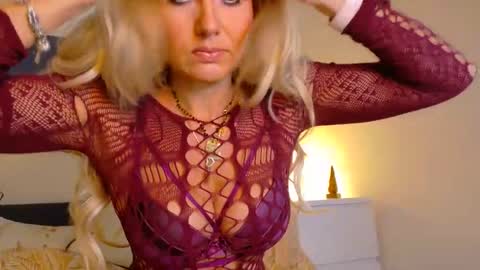 tinkerbell822 online show from 10/21/25, 08:04