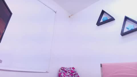 Snapshot of tinkerbell_1 chatting on 09/22/25, 07:27 tinkerbell online show from 09/22/25, 07:27