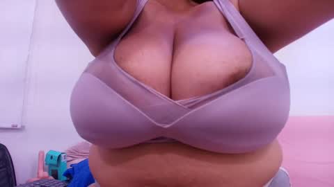 Snapshot of tinkerbell_1 chatting on 09/29/25, 07:30 tinkerbell online show from 09/29/25, 07:30