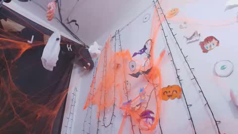 Snapshot of tinkerbell_1 chatting on 10/21/25, 07:25 tinkerbell online show from 10/21/25, 07:25