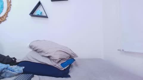 Snapshot of tinkerbell_1 chatting on 11/15/25, 07:21 tinkerbell online show from 11/15/25, 07:21