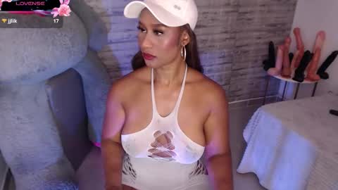 Tinna Goddess online show from 11/26/25, 04:19