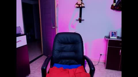 I AM BELLA  ----------- follow my  IG  TINNS 69 online show from 01/23/25, 02:44