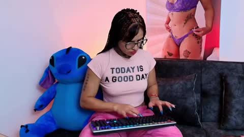 I AM BELLA  ----------- follow my  IG  TINNS 69 online show from 02/13/25, 12:24