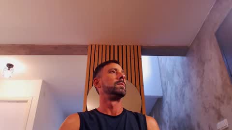 Snapshot of tinoclandestino chatting on 01/09/25, 03:55 tinoclandestino online show from 01/09/25, 03:55