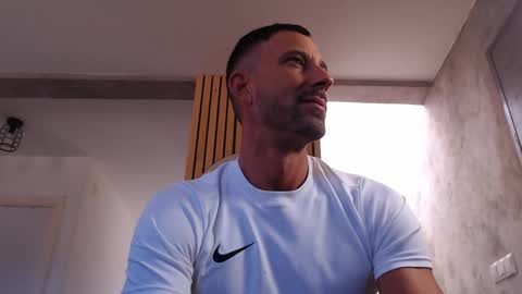 Snapshot of tinoclandestino chatting on 02/09/25, 10:20 tinoclandestino online show from 02/09/25, 10:20