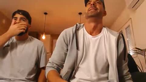 Snapshot of tinoclandestino chatting on 12/20/25, 11:06 tinoclandestino online show from 12/20/25, 11:06