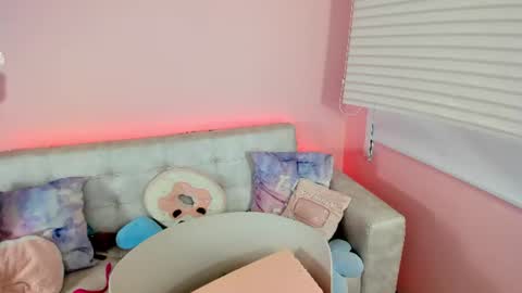 tiny_cora online show from 07/23/26, 04:16