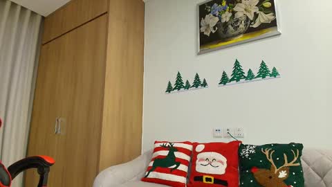 Lia online show from 12/21/24, 11:45