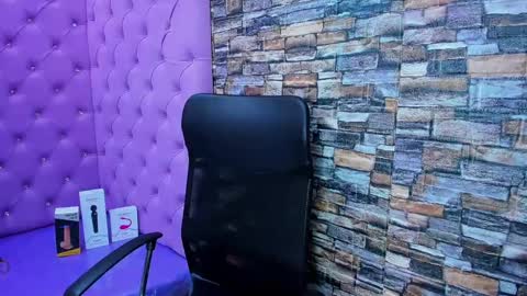 Snapshot of tiny_love_ chatting on 12/11/24, 02:41 tiny online show from 12/11/24, 02:41