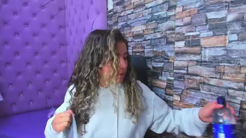 Snapshot of tiny_love_ chatting on 01/11/25, 02:09 tiny online show from 01/11/25, 02:09