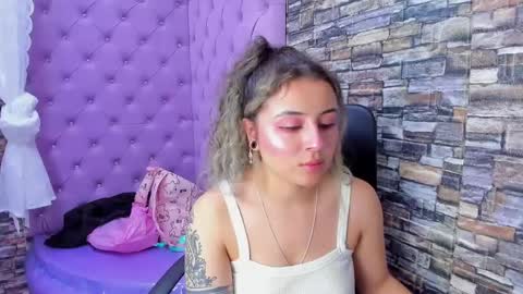 Snapshot of tiny_love_ chatting on 01/14/25, 02:50 tiny online show from 01/14/25, 02:50