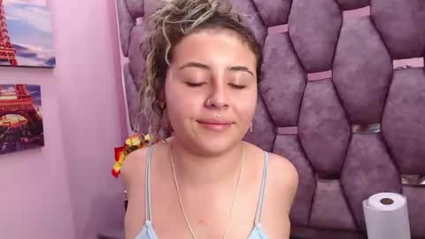 Snapshot of tiny_love_ chatting on 01/15/25, 09:45 tiny online show from 01/15/25, 09:45