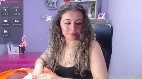 Snapshot of tiny_love_ chatting on 01/18/25, 02:58 tiny online show from 01/18/25, 02:58