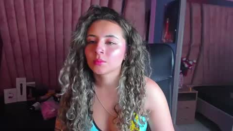 Snapshot of tiny_love_ chatting on 02/08/25, 03:41 tiny online show from 02/08/25, 03:41