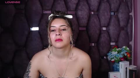 Snapshot of tiny_love_ chatting on 02/09/25, 07:49 tiny online show from 02/09/25, 07:49