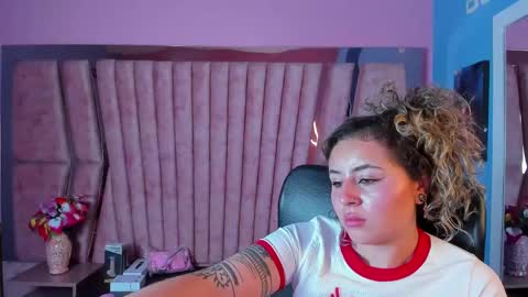 Snapshot of tiny_love_ chatting on 02/11/25, 07:54 tiny online show from 02/11/25, 07:54