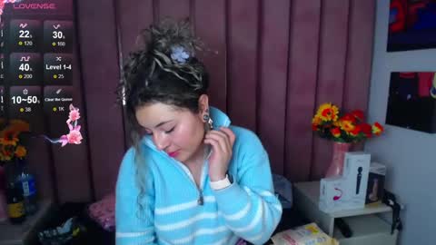 Snapshot of tiny_love_ chatting on 02/12/25, 06:51 tiny online show from 02/12/25, 06:51