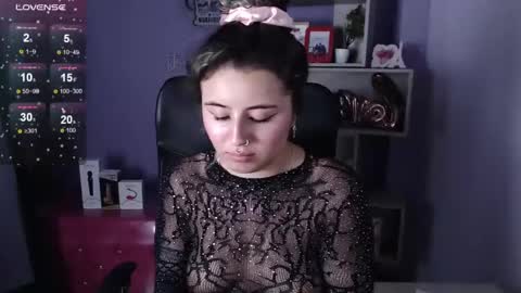 Snapshot of tiny_love_ chatting on 02/19/25, 09:06 tiny online show from 02/19/25, 09:06