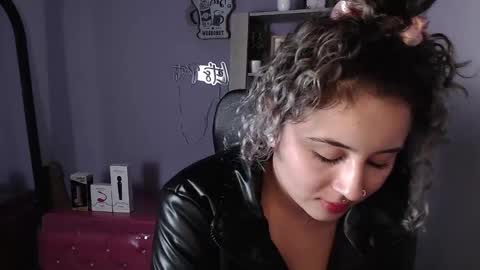 Snapshot of tiny_love_ chatting on 02/25/25, 09:20 tiny online show from 02/25/25, 09:20