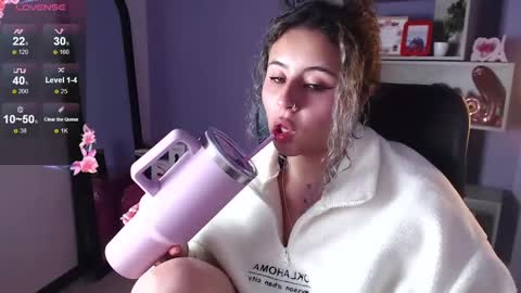 Snapshot of tiny_love_ chatting on 02/26/25, 08:59 tiny online show from 02/26/25, 08:59