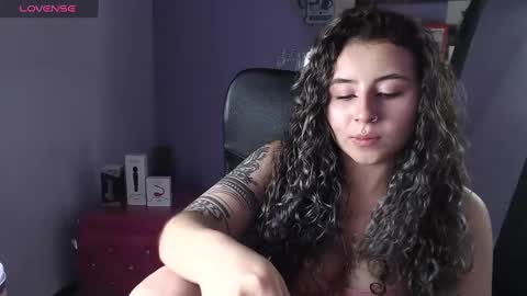 Snapshot of tiny_love_ chatting on 03/05/25, 08:54 tiny online show from 03/05/25, 08:54