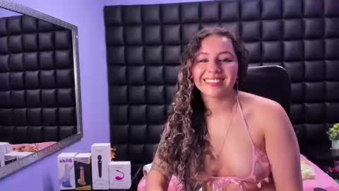 Snapshot of tiny_love_ chatting on 09/24/25, 04:05 tiny online show from 09/24/25, 04:05