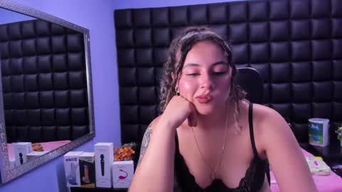 Snapshot of tiny_love_ chatting on 09/26/25, 03:54 tiny online show from 09/26/25, 03:54